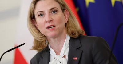 Trei angajaţi ai Ambasadei Rusiei în Austria, acuzaţi de spionaj și expulzaţi după un reportaj privind „pădurea de antene” de pe sediul reprezentanței