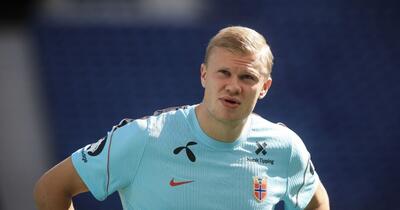 Erling Haaland trece neobservat după ce s-a tuns: „Nu mai vezi acel păr blond”