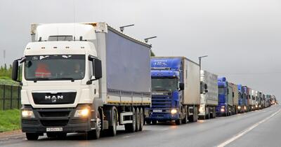 Nouă migranți egipteni, dintre care opt copii, au fost găsiți ascunși într-un camion pe Autostrada A1