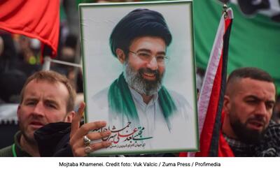 Cine conduce efectiv Iranul?