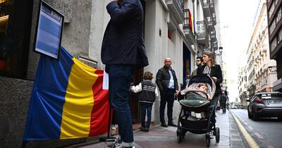 Banii diasporei vin acasă, românii nu: Un studiu arată că 70% exclud revenirea