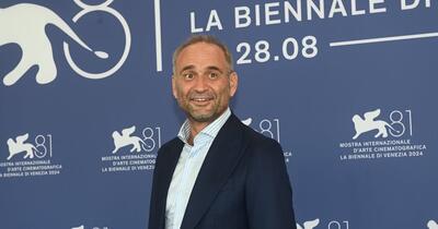 Actorul Adrian Văncică, premiat la Sarajevo; „Nu e locul tău aici” face istorie