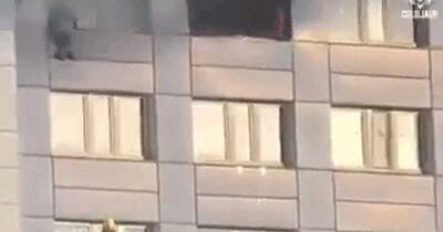 Salt disperat de la etajul 11: O femeie, salvată dintr-un incendiu de pompierii din Berlin