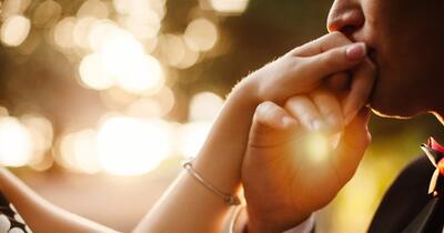 Curtea Supremă a Spaniei a decis că sărutul mâinii unei femei poate fi considerat agresiune sexuală