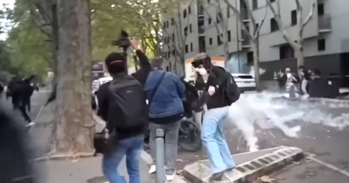 Rețineri masive în Franța, unde protestele din școli au degenerat în violențe