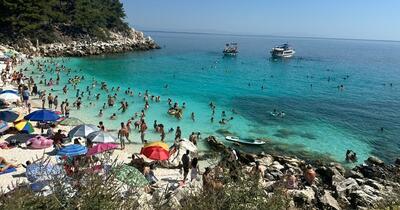 Români acuzați că n-au plătit 43 € la plajă în, Thassos