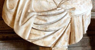 Gigantul semianalfabet care a ajuns primul împărat barbar al Romei. Îi plăcea să bea câțiva litri de vin pe zi