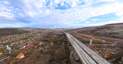 Viaductul peste cimitirul din Nădășelu, aproape gata. Ce mai e de făcut pentru deschiderea a 30 de kilometri din Autostrada Transilvania