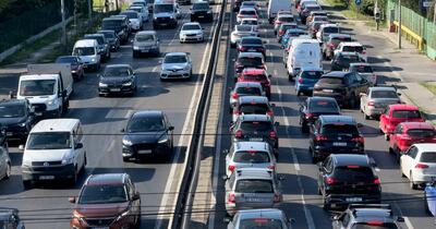 Românii au cele mai scurte trasee spre birou, dar pierd zeci de ore în trafic