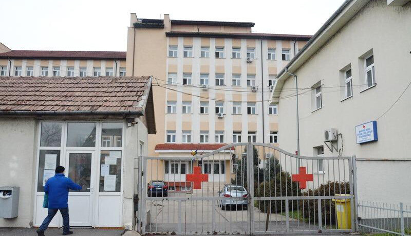 Șefa secției ATI din Maternitatea Oradea, obligată la daune morale de 5.000 lei către o asistentă / A făcut-o „proastă” în sala de operații