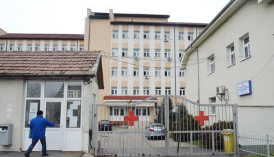 Șefa secției ATI din Maternitatea Oradea, obligată la daune morale de 5.000 lei către o asistentă / A făcut-o „proastă” în sala de operații