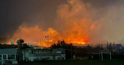 Fum toxic sufocă Salonicul: Incendiu masiv la două fabrici, locuitori evacuați