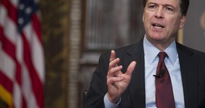 Fostul șef FBI James Comey, pus sub acuzare după o fotografie controversată cu scoici interpretată ca amenințare la adresa lui Trump