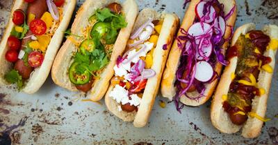 Hotdogul, „icoană” americană sub lupă: Nutriționiștii dezvăluie riscurile ascunse